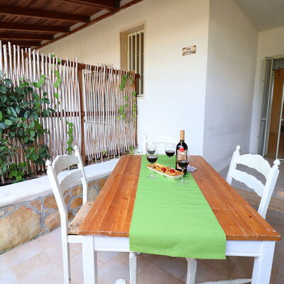 Torre Santo Stefano - Accommodation:&nbsp;Nero D'Avola: Building Exterior, Dining Room, Kitchen