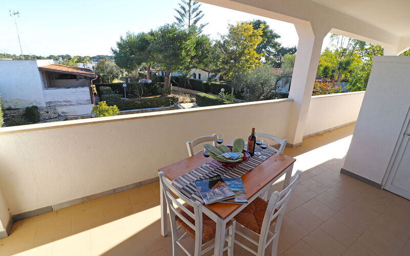 Torre Santo Stefano - Accommodation:&nbsp;Primitivo di Manduria: Balcony / Terrace / Patio, Building Exterior