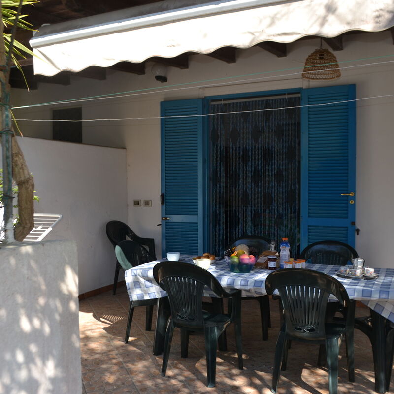 Linda: Balcony / Terrace / Patio