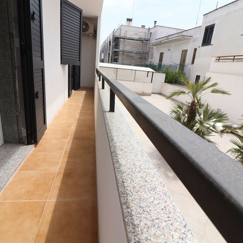 Carlotta: Balcony / Terrace / Patio, Building Exterior