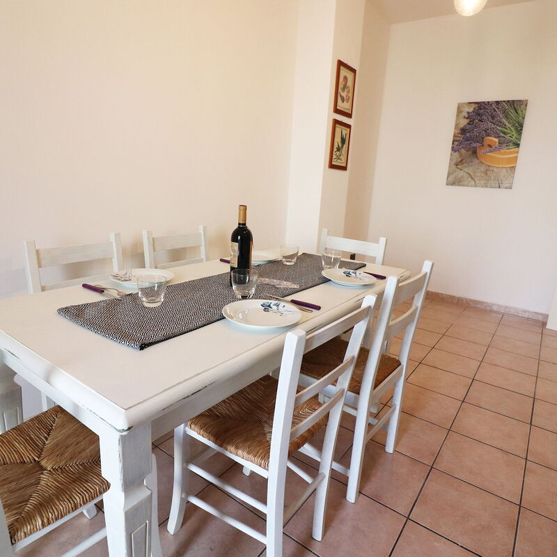 Carlotta: Dining Room