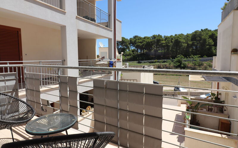 Suite Black & White Otranto: Luxury Retreat, Private Hot Tub Wifi & Ac
