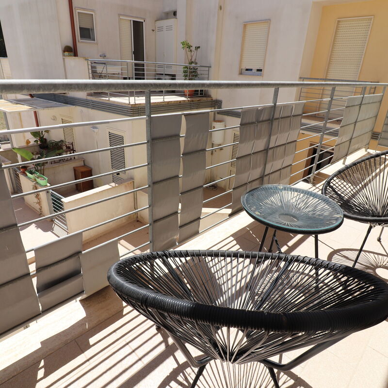 Suite Black & White Otranto: Luxury Retreat, Private Hot Tub Wifi & Ac