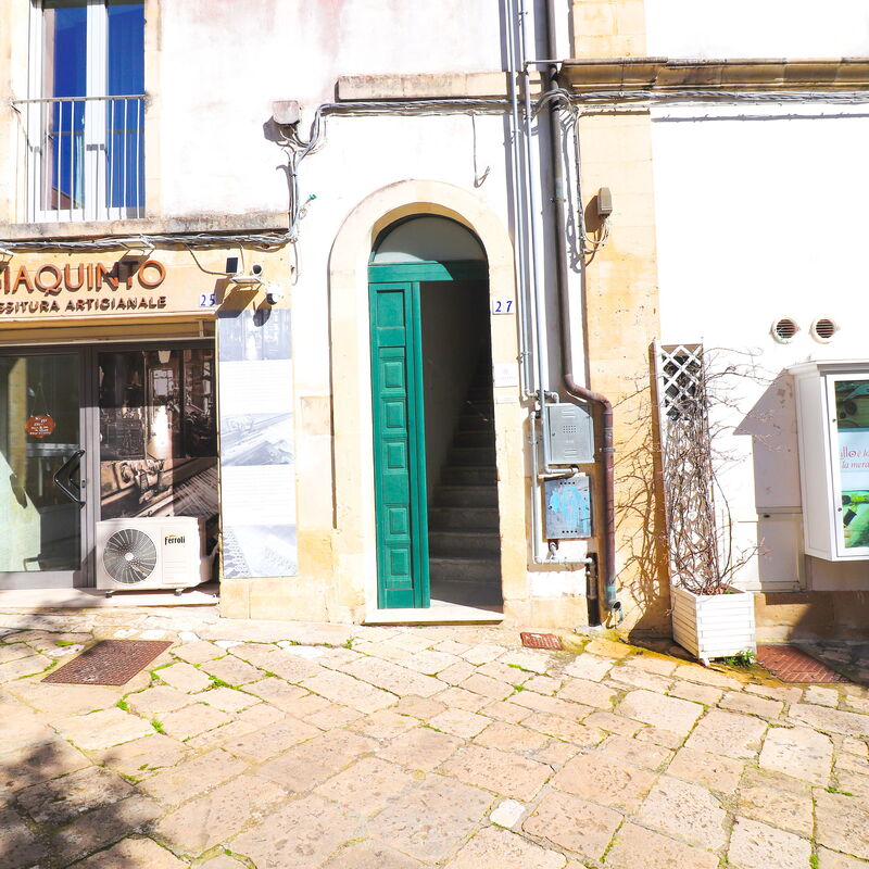 Bacchus: Historic Charming Home: Building Exterior, Main Entrance
