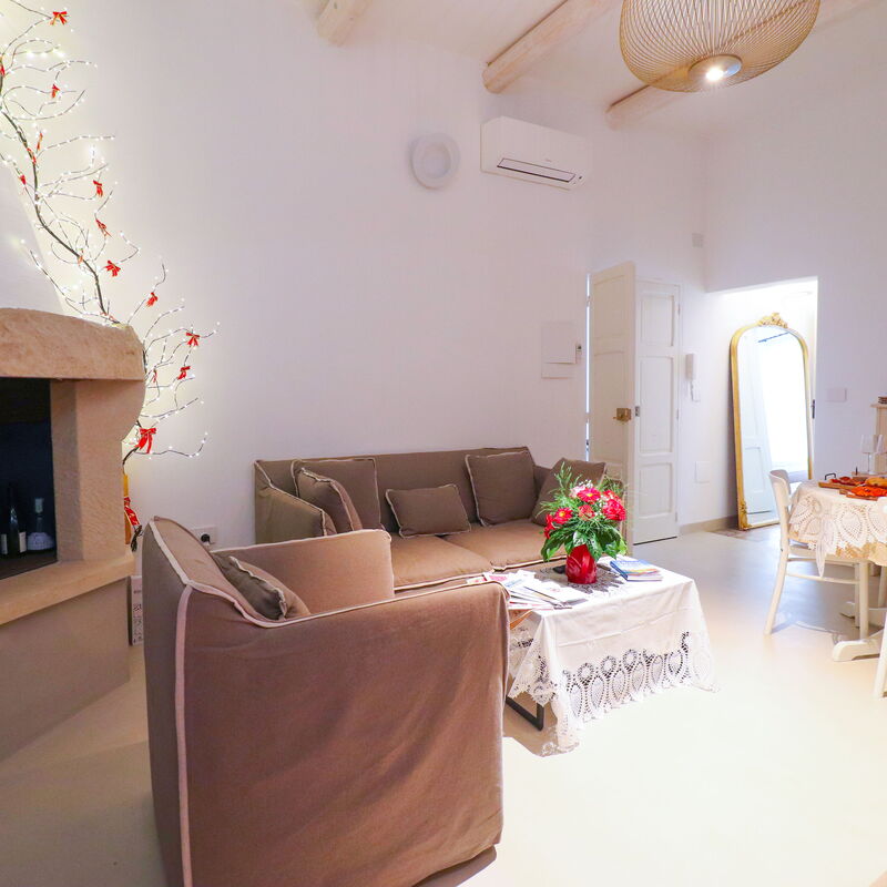 Bacchus: Historic Charming Home