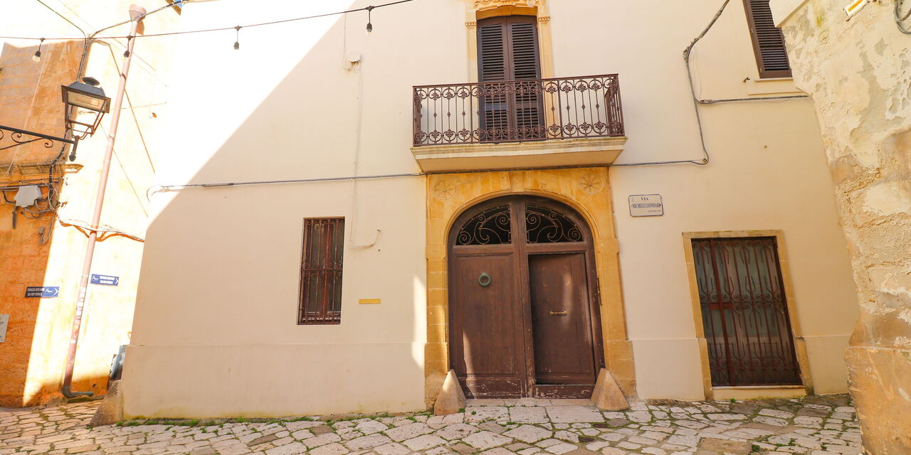 Penelope'S House Centro Storico: Building Exterior, Main Entrance