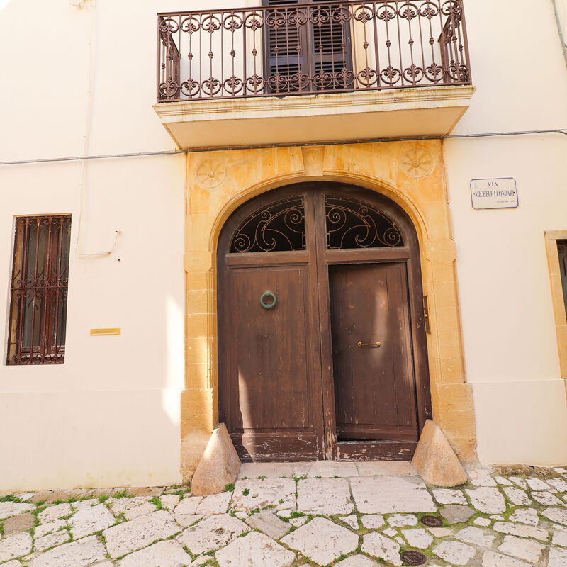 Penelope'S House Centro Storico: Building Exterior, Main Entrance