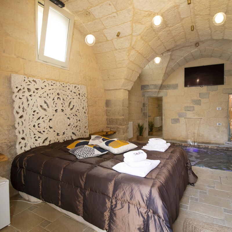 Coclea Heritage Suites: Bedroom, Hot Tub, Wellness