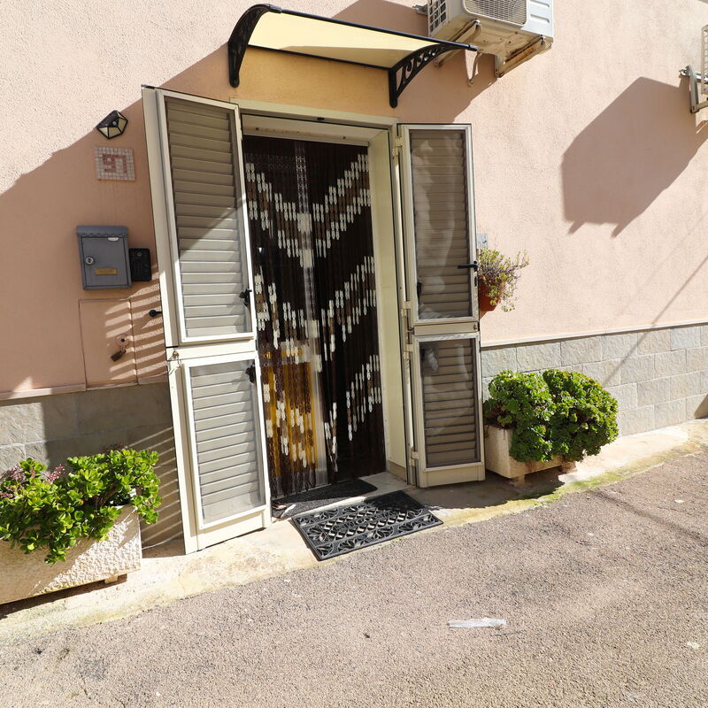 Kyma'S House: Building Exterior