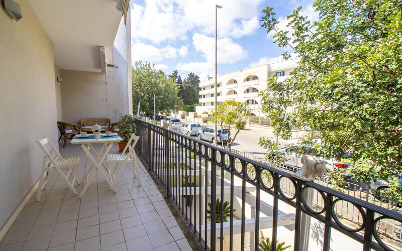 Dafne'S House: Building Exterior