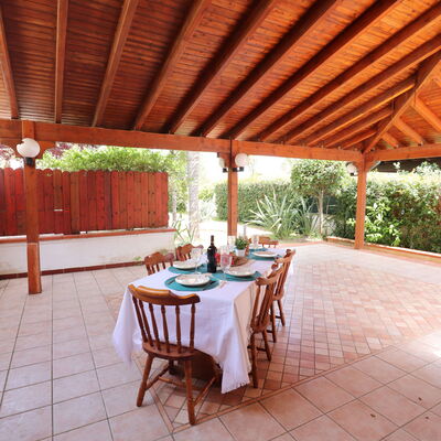 Villa Nina a Torre Dell'Orso: Building Exterior