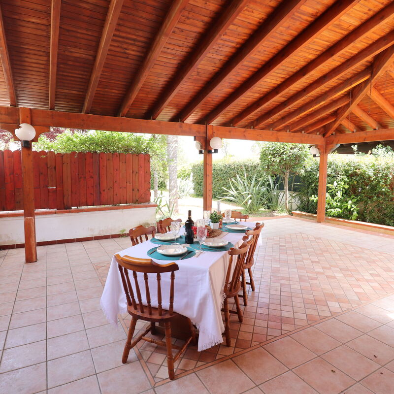 Villa Nina a Torre Dell'Orso: Building Exterior