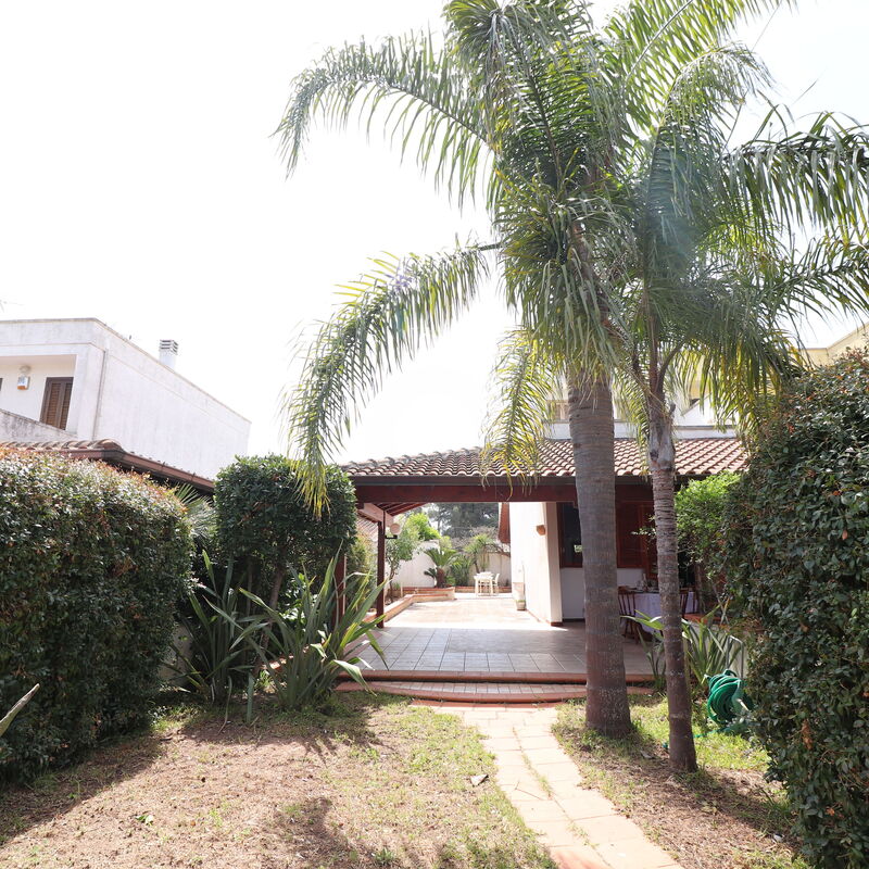 Villa Nina a Torre Dell'Orso: Main Entrance