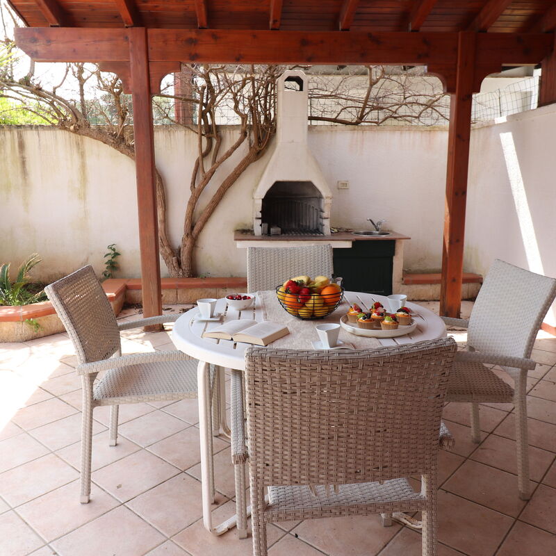 Villa Nina a Torre Dell'Orso: Building Exterior