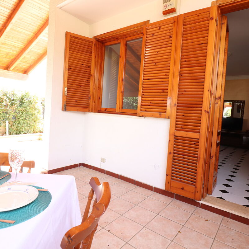 Villa Nina a Torre Dell'Orso: Building Exterior