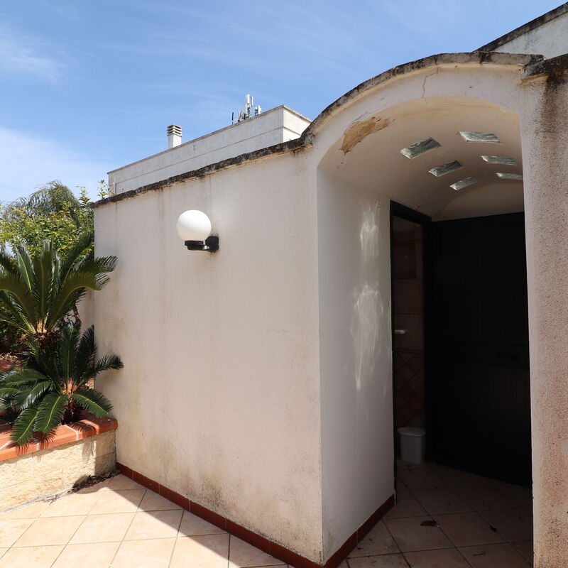 Villa Nina a Torre Dell'Orso: Main Entrance