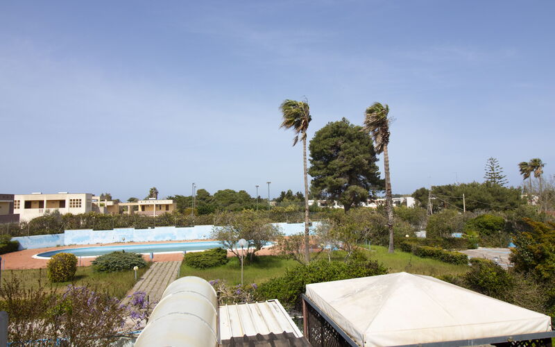 Celeste'S House in Torre Dell'Orso: Building Exterior