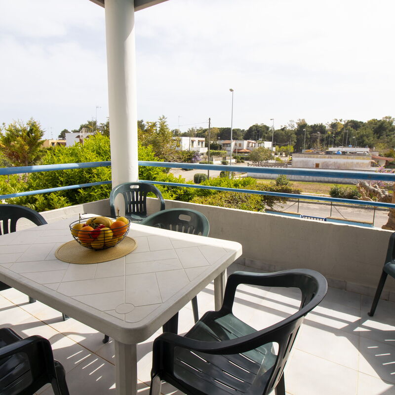 Celeste'S House in Torre Dell'Orso: Balcony / Terrace / Patio