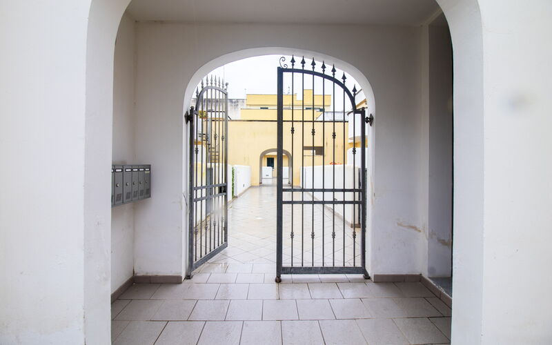 Nicoletta'S House in Otranto: Building Exterior