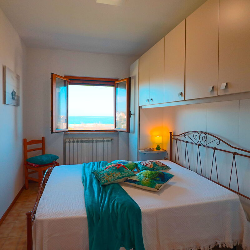 Aisha: Bedroom