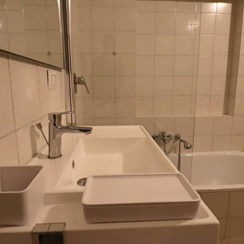 Nausica: Bathroom