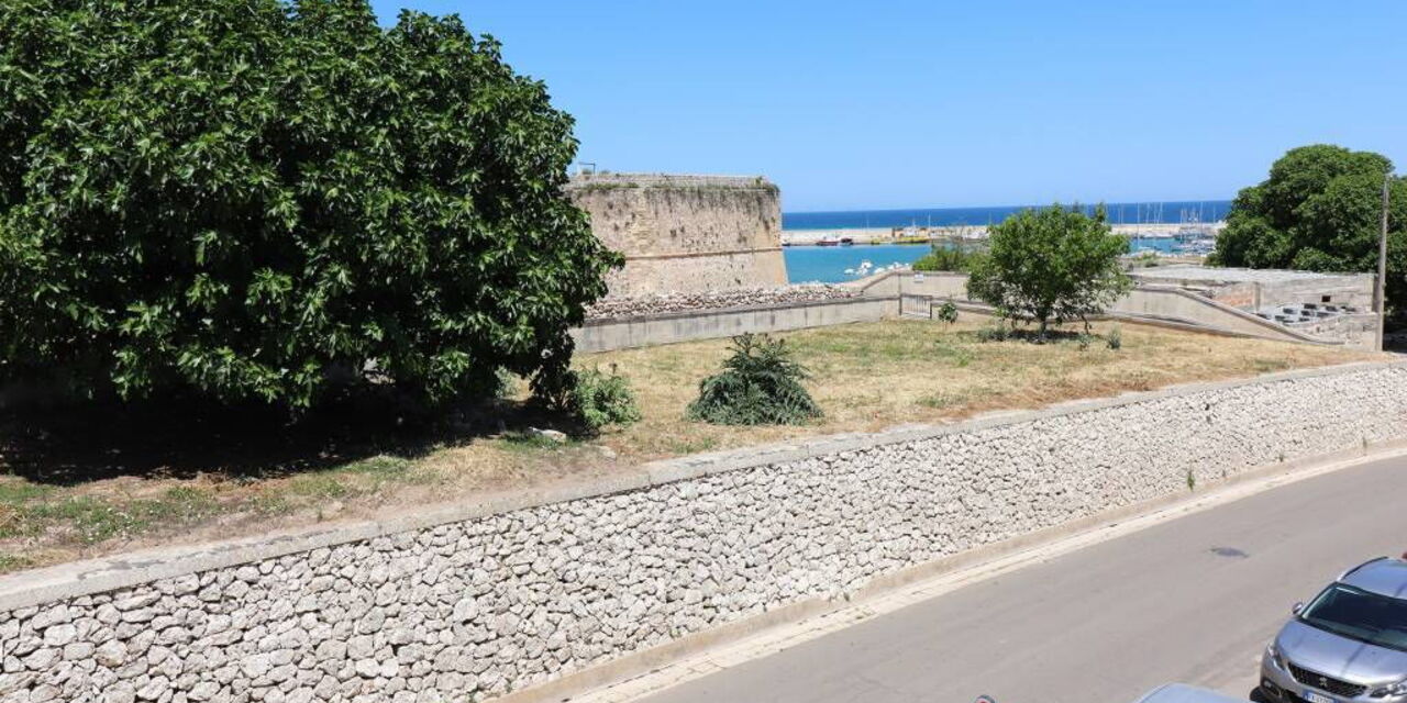 Paola: Building Exterior