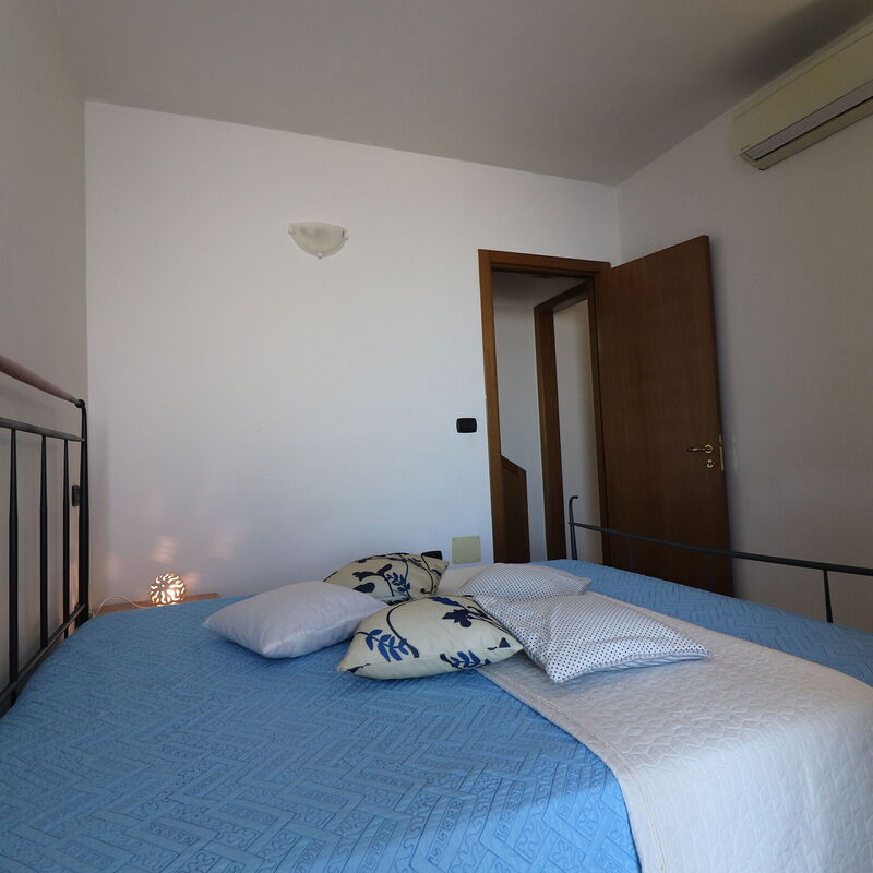 Vanessa: Bedroom