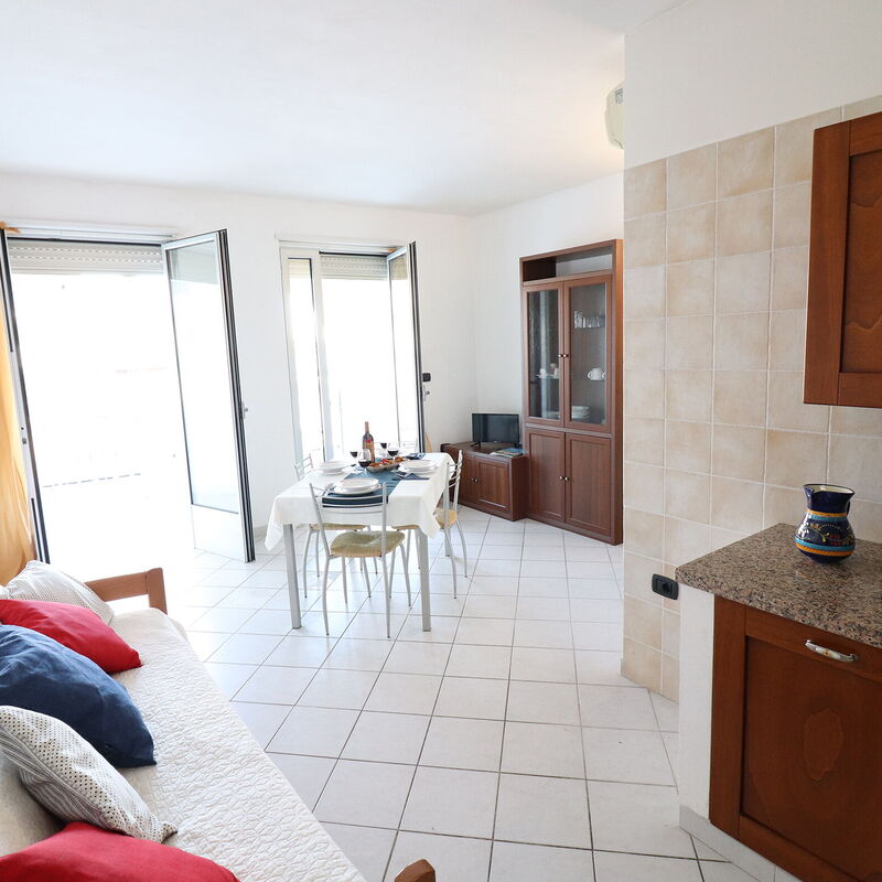 Vanessa: Dining Room, Living Room