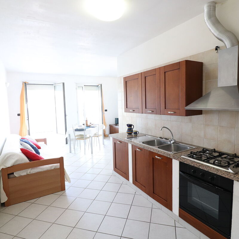 Vanessa: Dining Room, Living Room