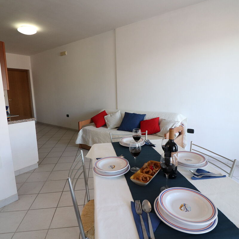 Vanessa: Dining Room, Living Room