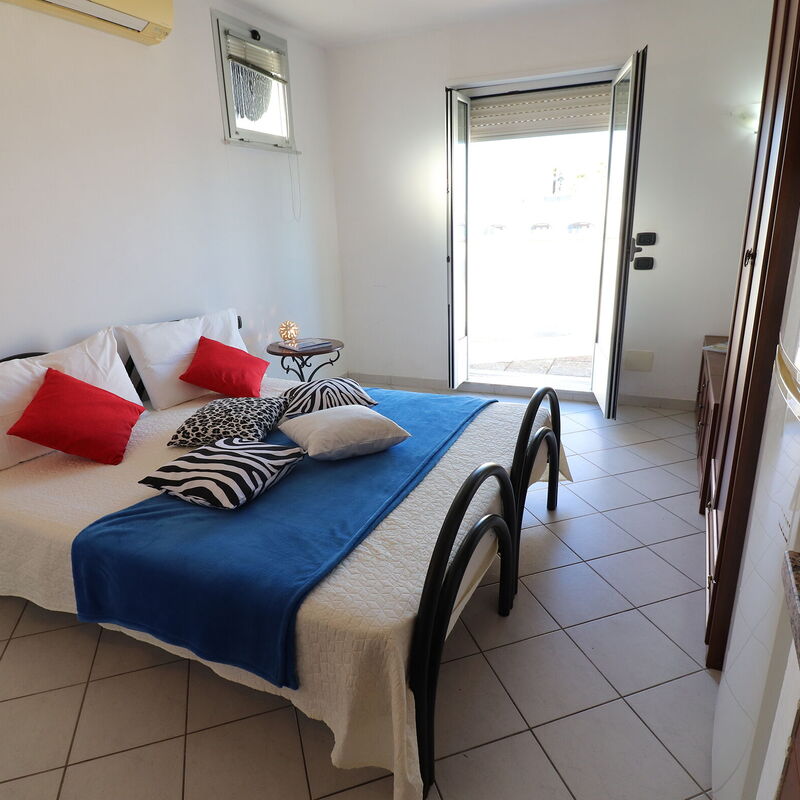 Frida: Bedroom