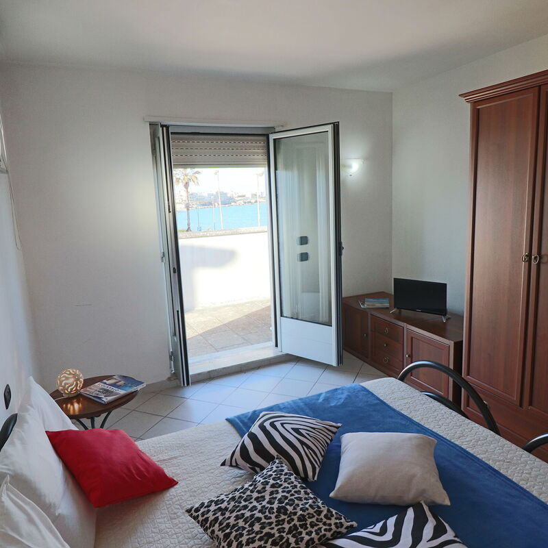 Frida: Bedroom