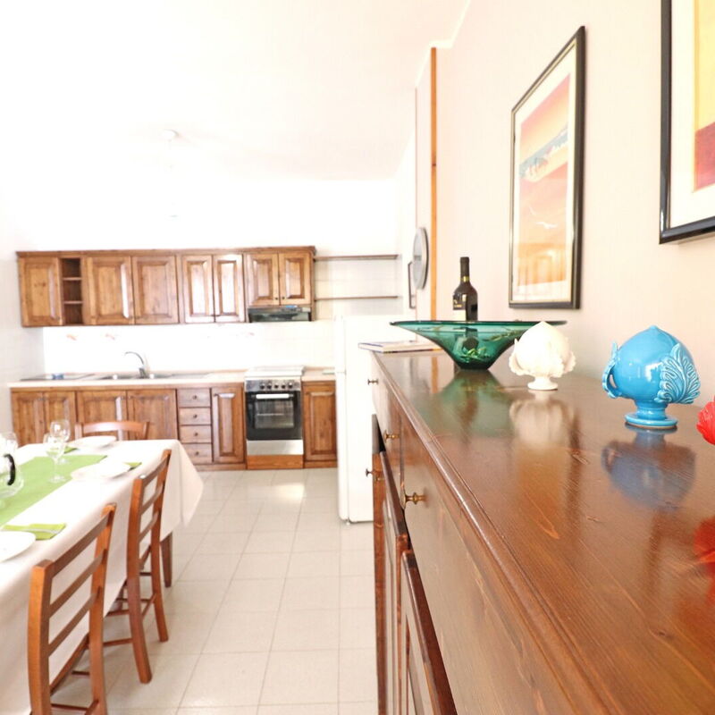 Rita: Dining Room
