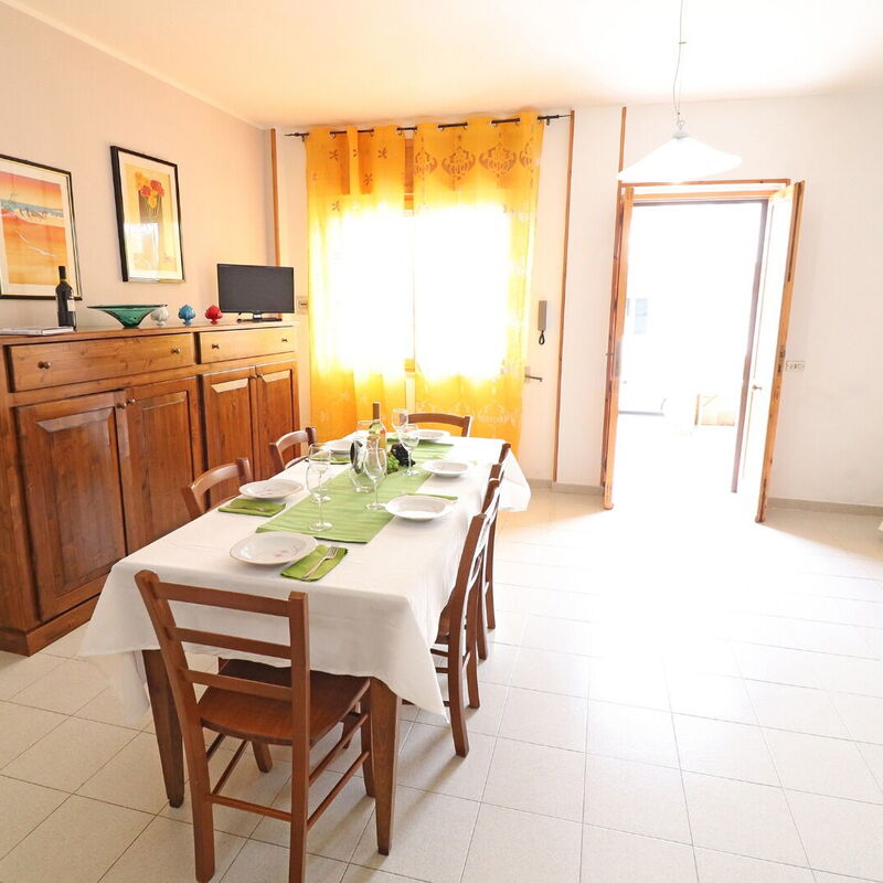 Rita: Dining Room