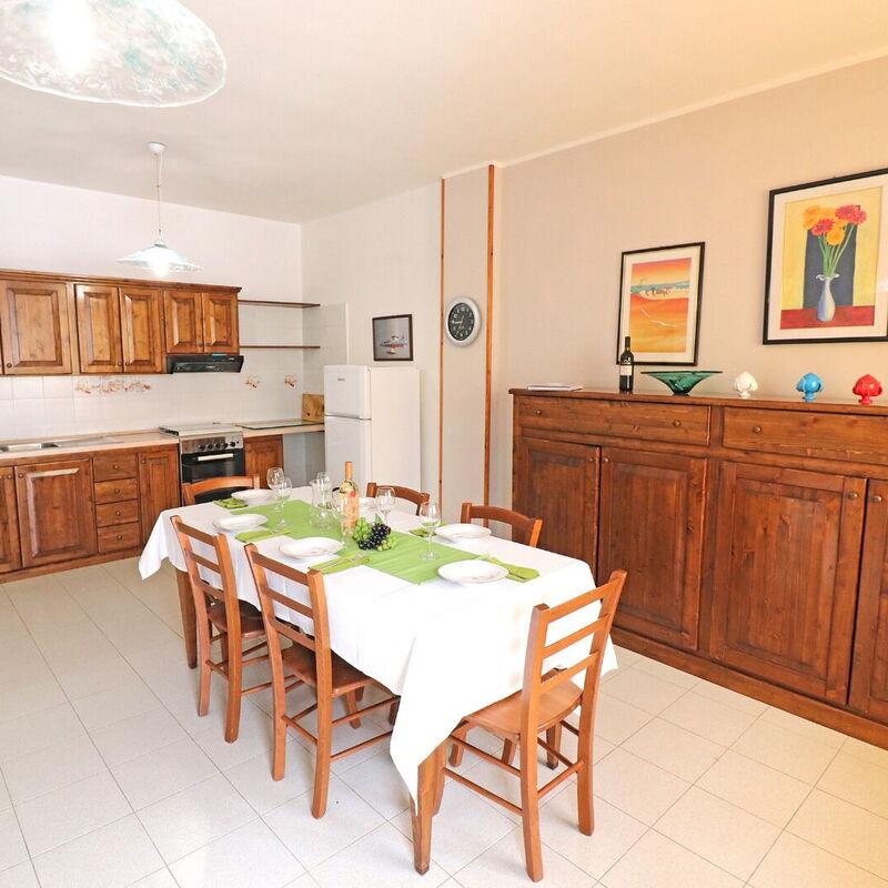 Rita: Dining Room