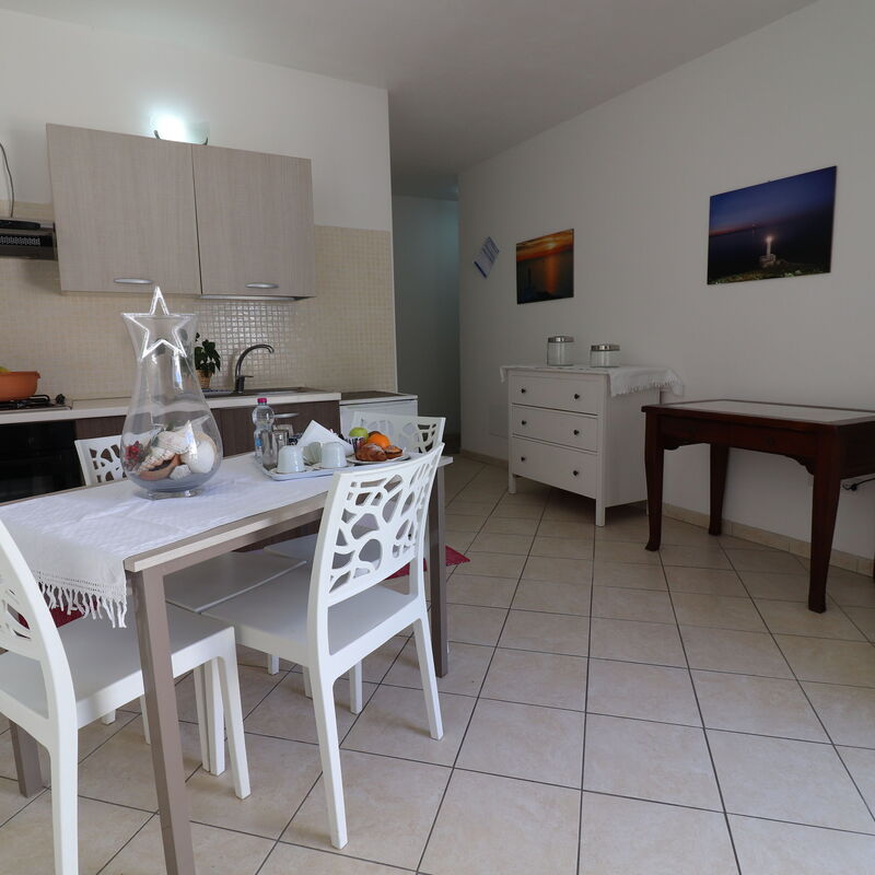 Amelie: Dining Room, Kitchen