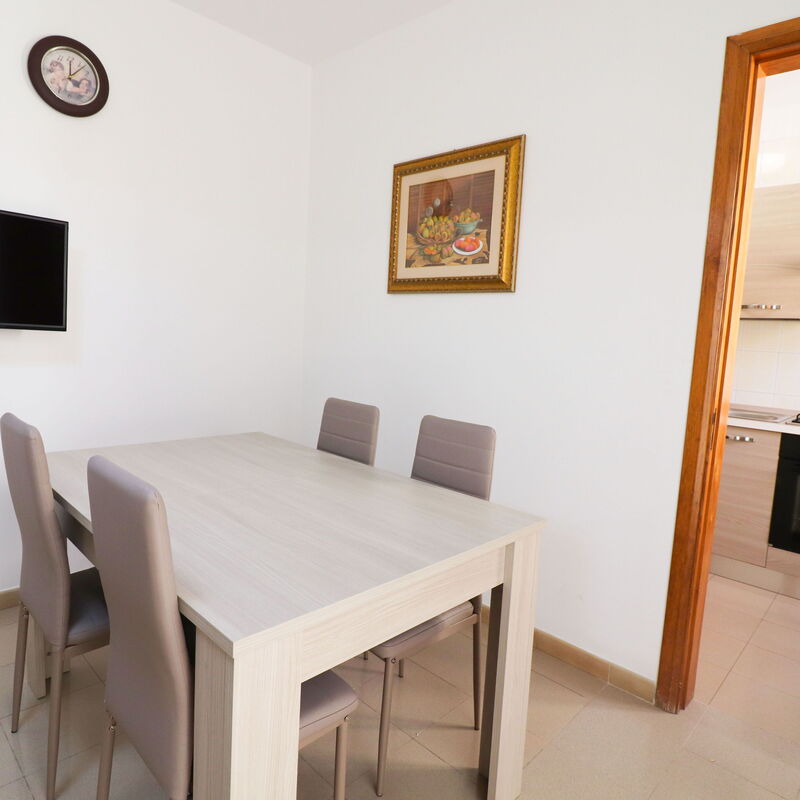 Ambra: Dining Room, Living Room