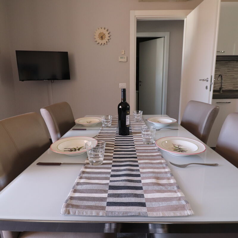 Valentina: Dining Room
