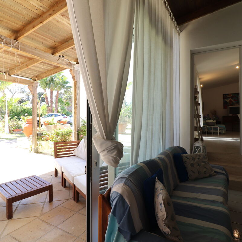 Villa Patrizia Otranto: Deluxe Countryside Retreat with Ac & Wifi – Near Sea: Dining Room, Garden, Outdoor