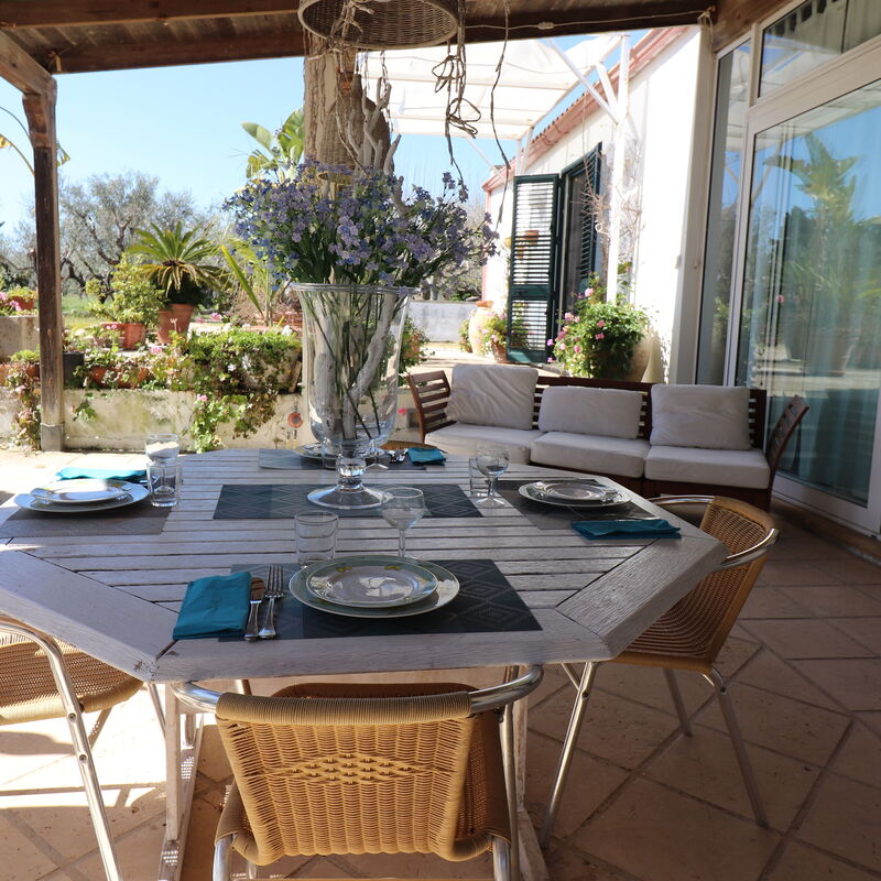 Villa Patrizia Otranto: Deluxe Countryside Retreat with Ac & Wifi – Near Sea: Dining Room, Outdoor