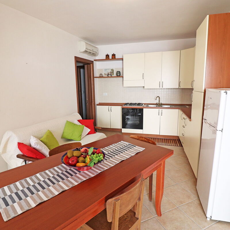 Martina: Dining Room