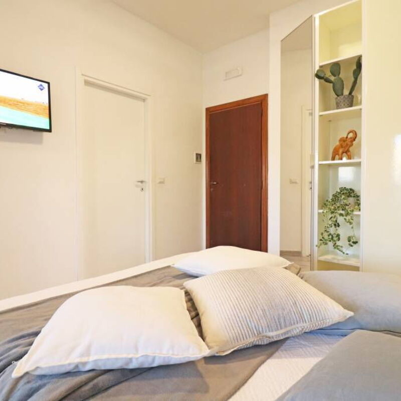 Alba: Bedroom