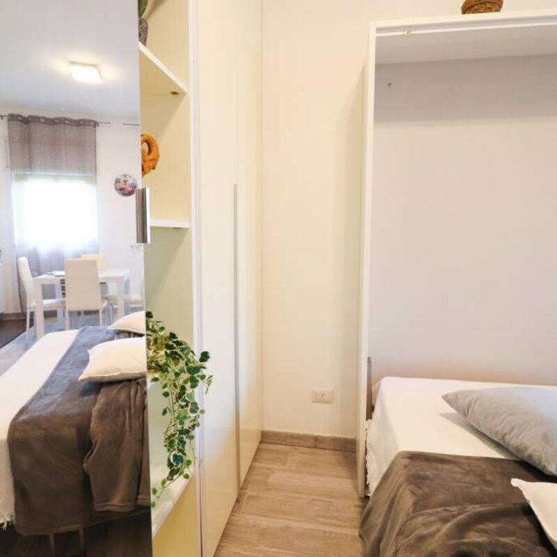 Alba: Bedroom, Room Detail