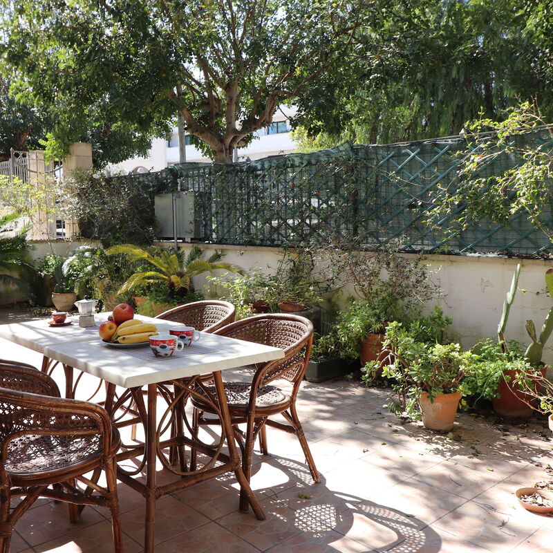 Laura: Dining Room, Outdoor