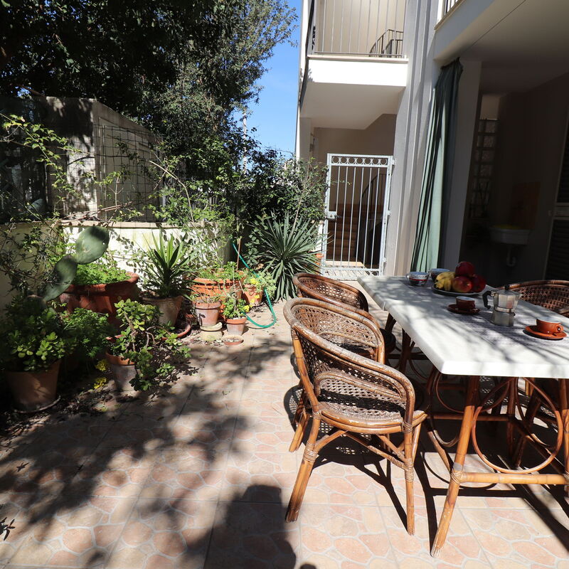Laura: Dining Room, Outdoor