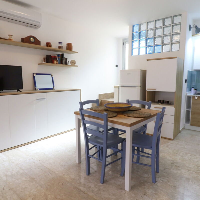 Malika: Dining Room, Living Room