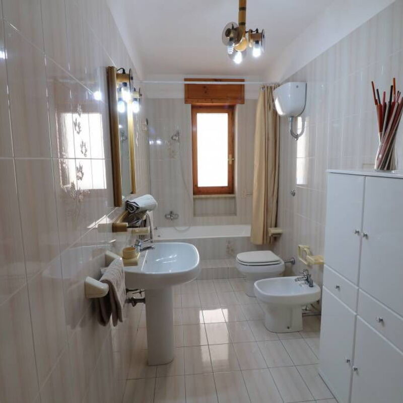 Ludovica: Bathroom