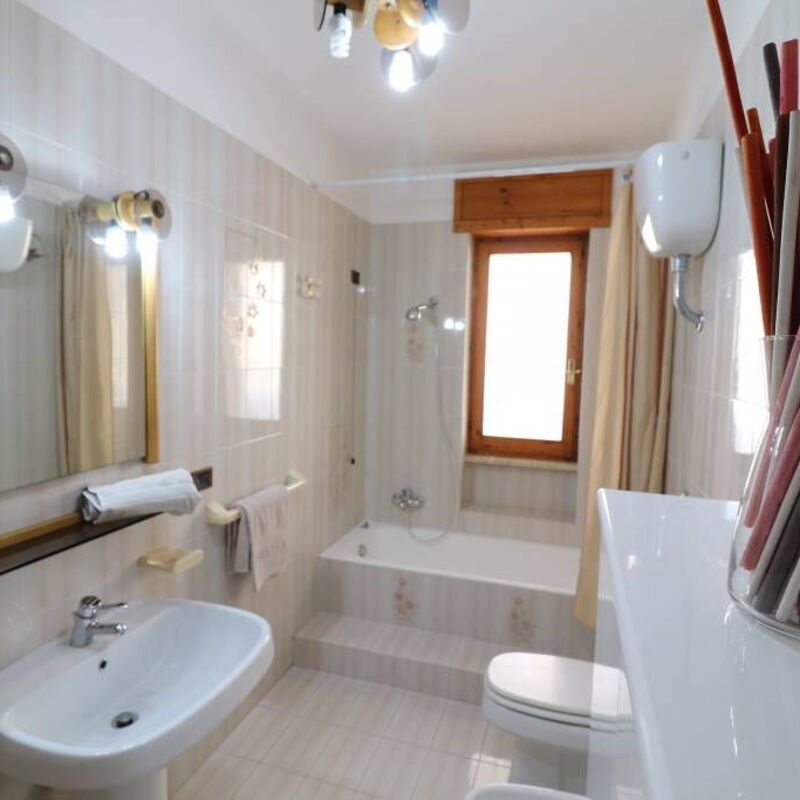 Ludovica: Bathroom