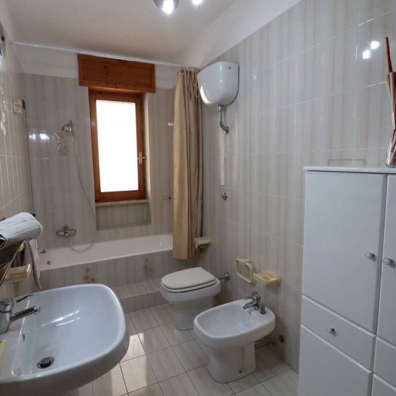 Ludovica: Bathroom