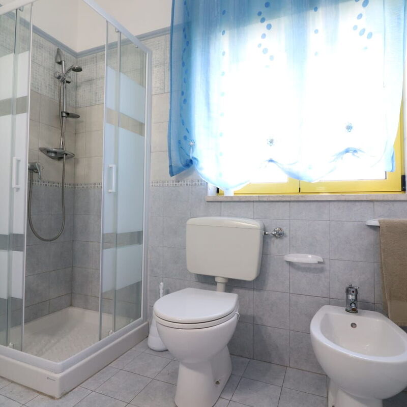 Lucia: Bathroom